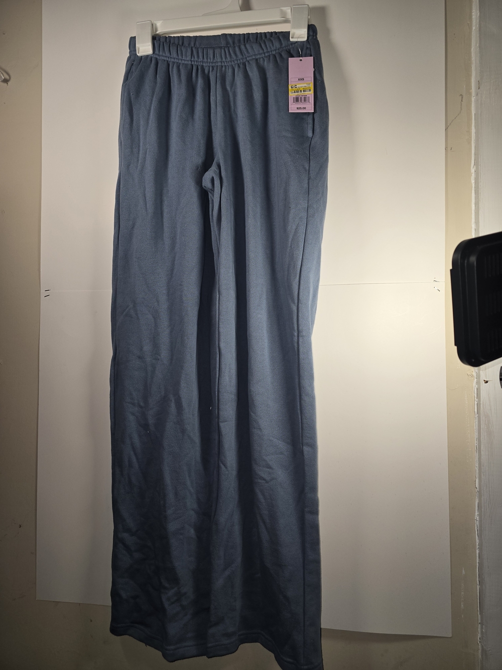 woman's blue jogger/stretchy pants